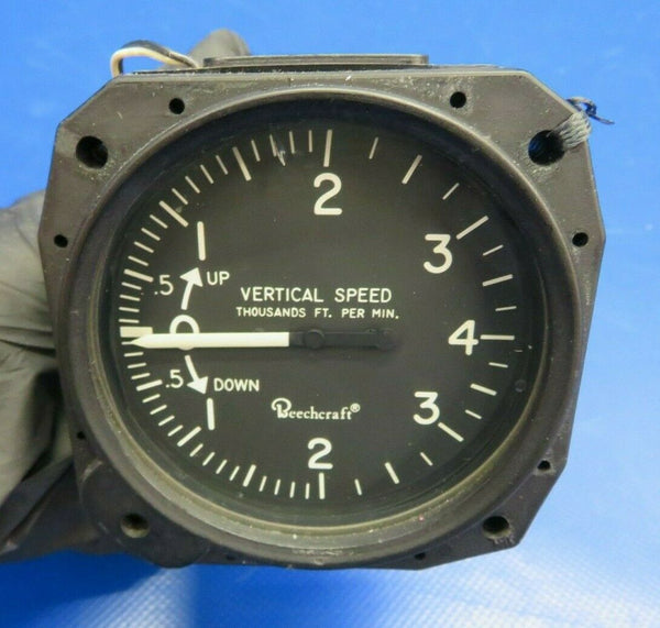 Beech Baron 58P UI 7040 Vertical Speed Indicator 100-384054-3 (0320-259)