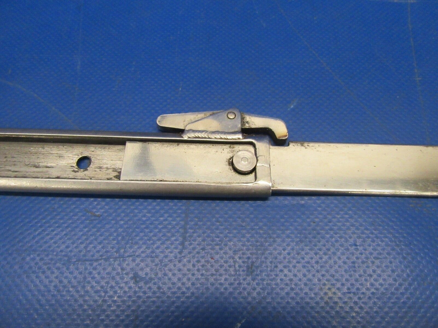 Cessna 310R Nose Baggage Door Prop P/N 5211185-1 (1218-134)