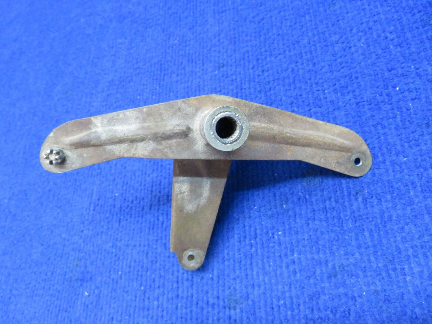 Cessna 182 / 182D Bellcrank Assy LH Flap P/N 0523535 (0722-445)