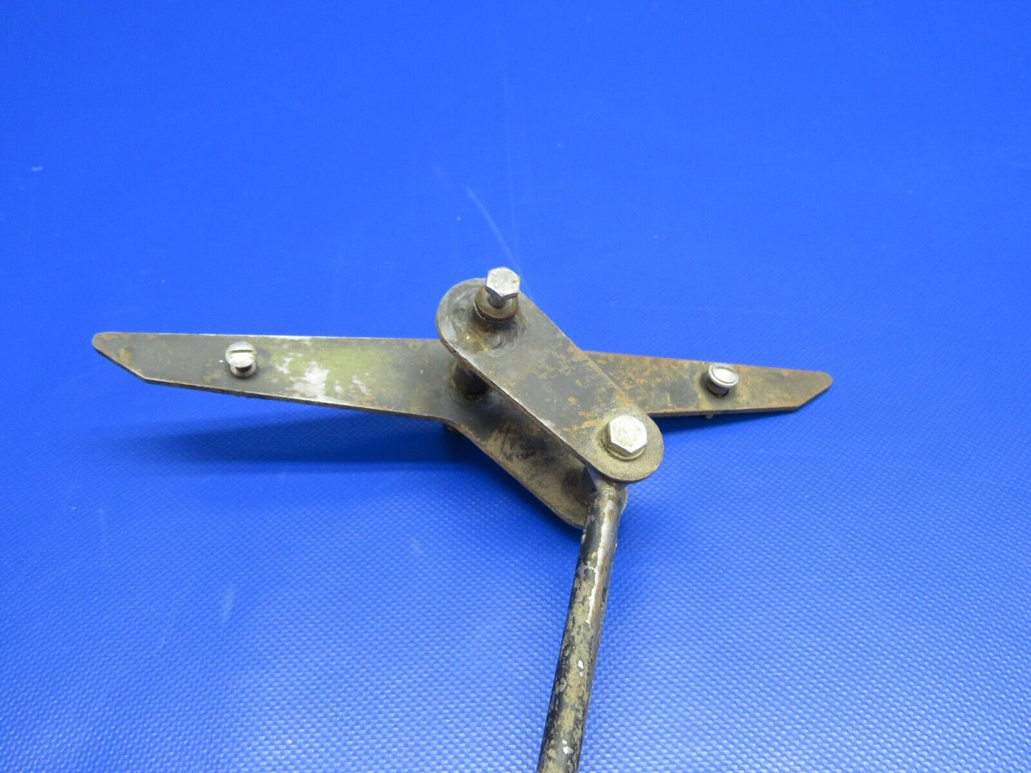 Piper PA-28-140 Aileron Bellcrank LH P/N 62771-00, 62766-00 (1220-136)