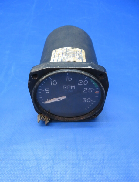 Cessna 310Q Dual Tachometer P/N C668017-0102 (0623-570)