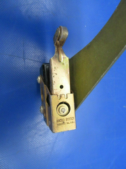 Cessna 310 R Up Limit Switch & Bracket BZ7RT04 & 5045028-5 (0219-260)