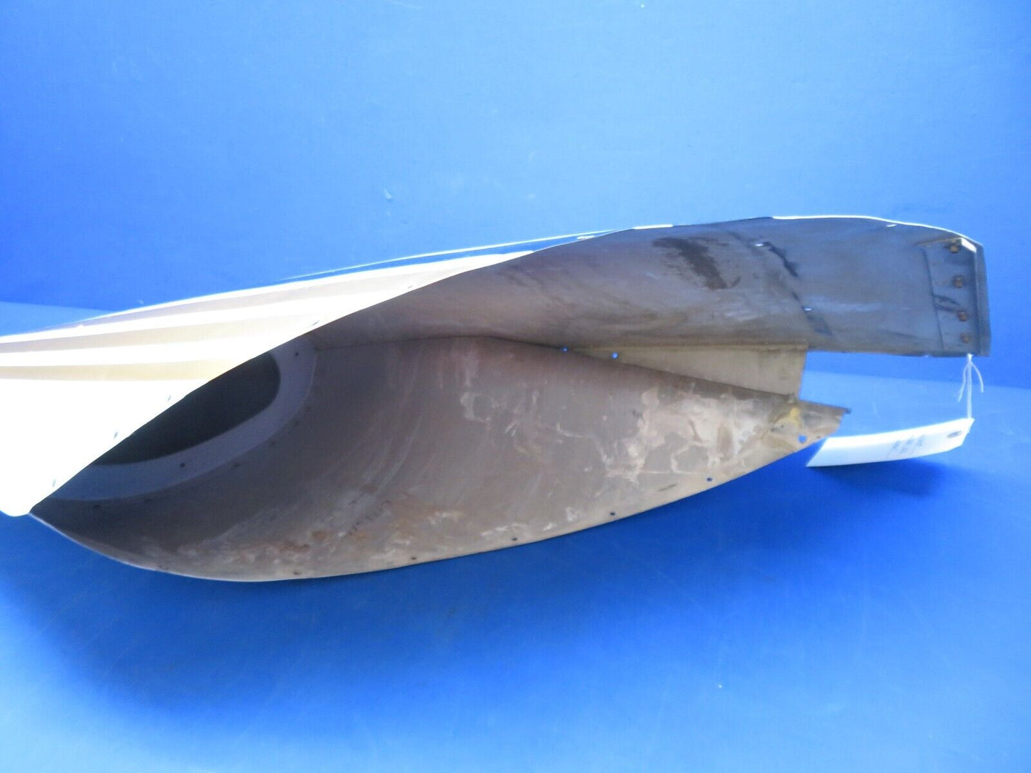 Cessna 310 / 310I LH Fuel Tank Tail Cap Assy P/N 0823412-15 (1023-158)