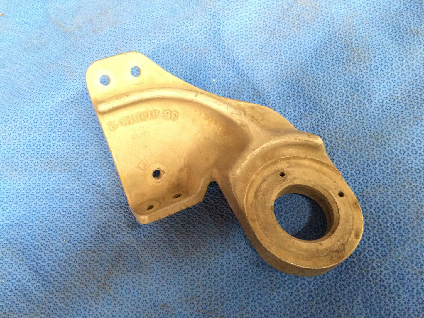 Beech Right Front Engine Mount P/N 35-910018-2 (0216-17)