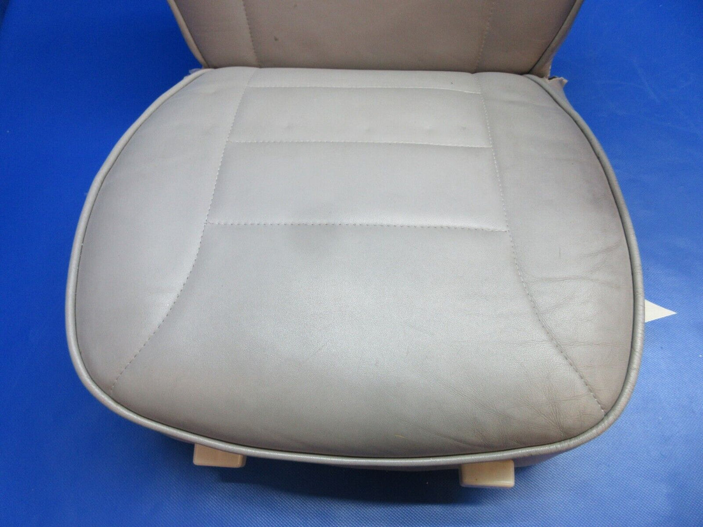 Cessna 401 / 401A Co-Pilot Seat Assy - Gray Leather P/N 5014047-4 (1223-1490)