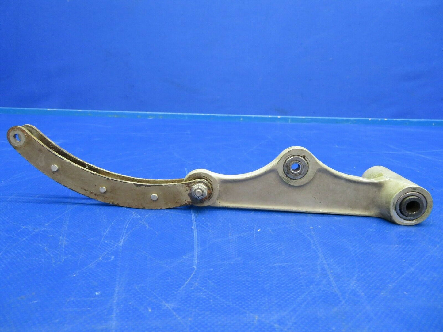 Cessna 310P Bellcrank Assy LH Main Gear P/N 0841104-3, 0843500-6 (0620-739)