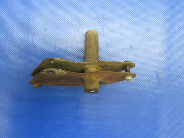 1960 Cessna 210 Aileron Bellcrank LH P/N 0523223 (0221-172)