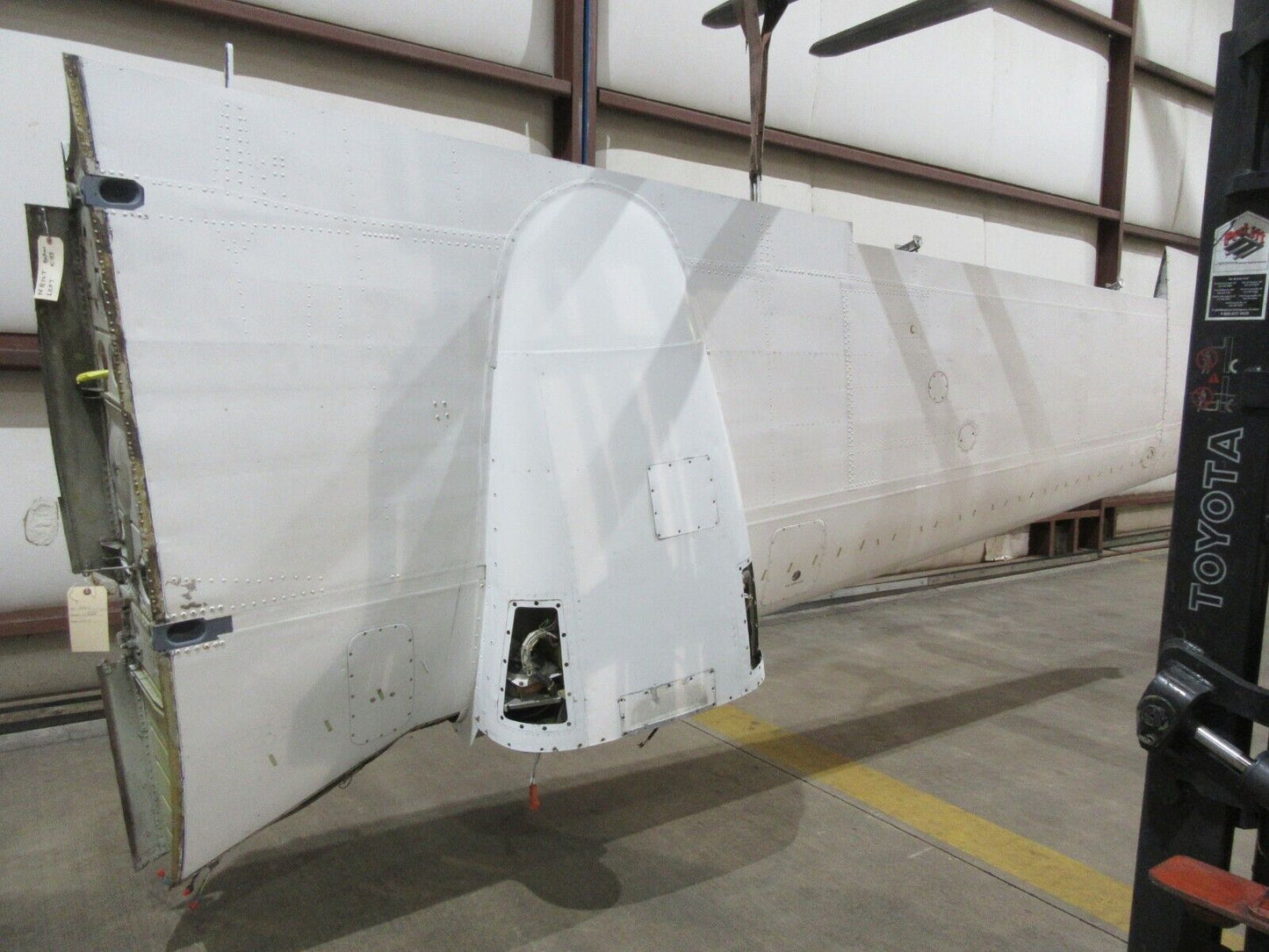 1974 Beech Baron E-55 Wing LH P/N 96-110005-703 (1119-02)