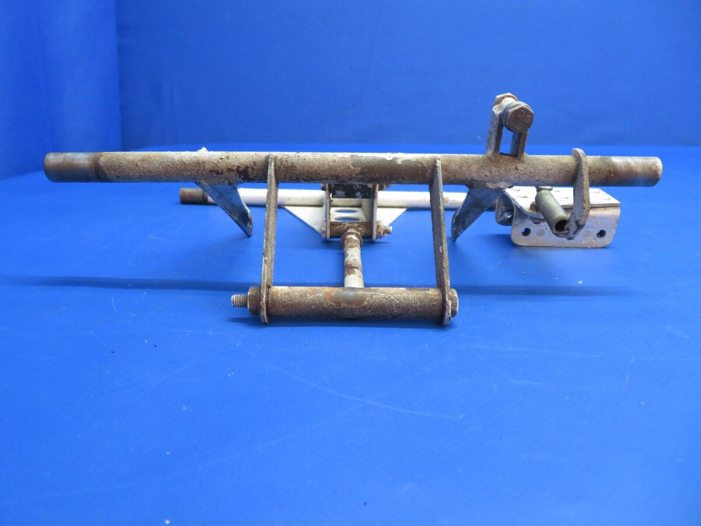 Piper PA-34-200T Seneca II Tube Nose Gear Door Actuation P/N 95771-00 (0223-822)