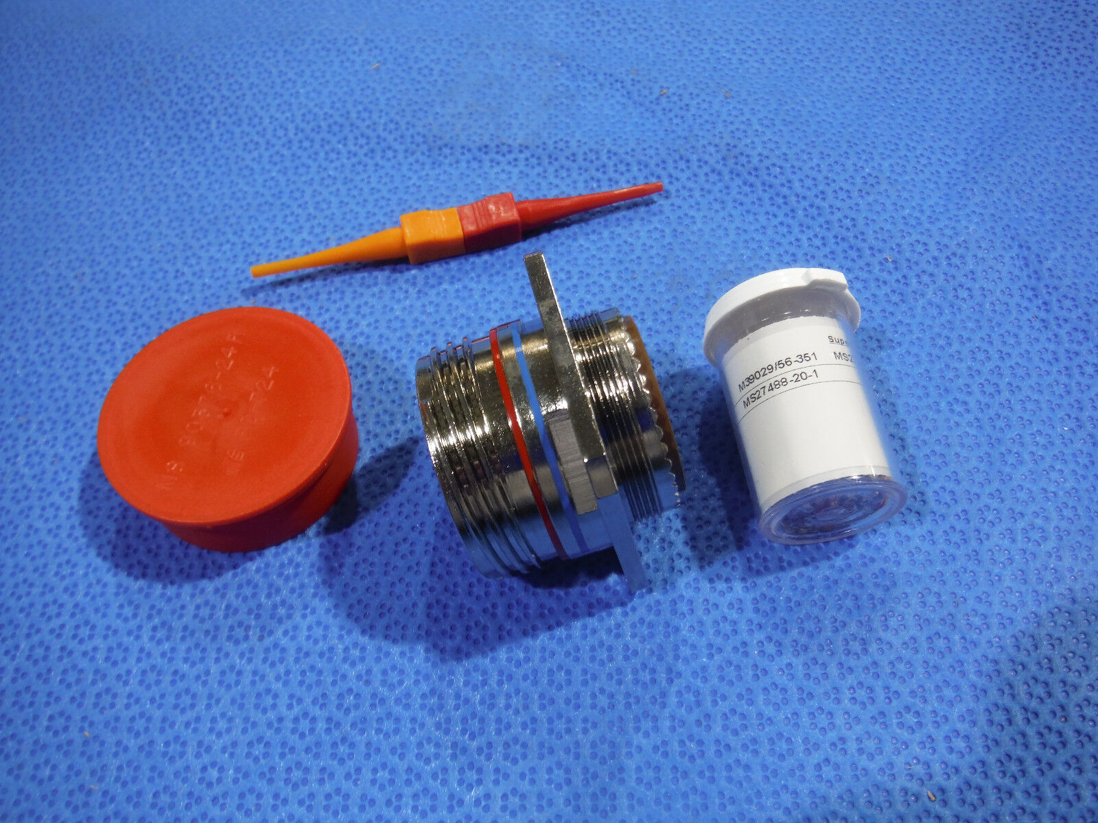 Amphenol Circular Connectors  P/N D38999/20FH53SN   (1015-24)