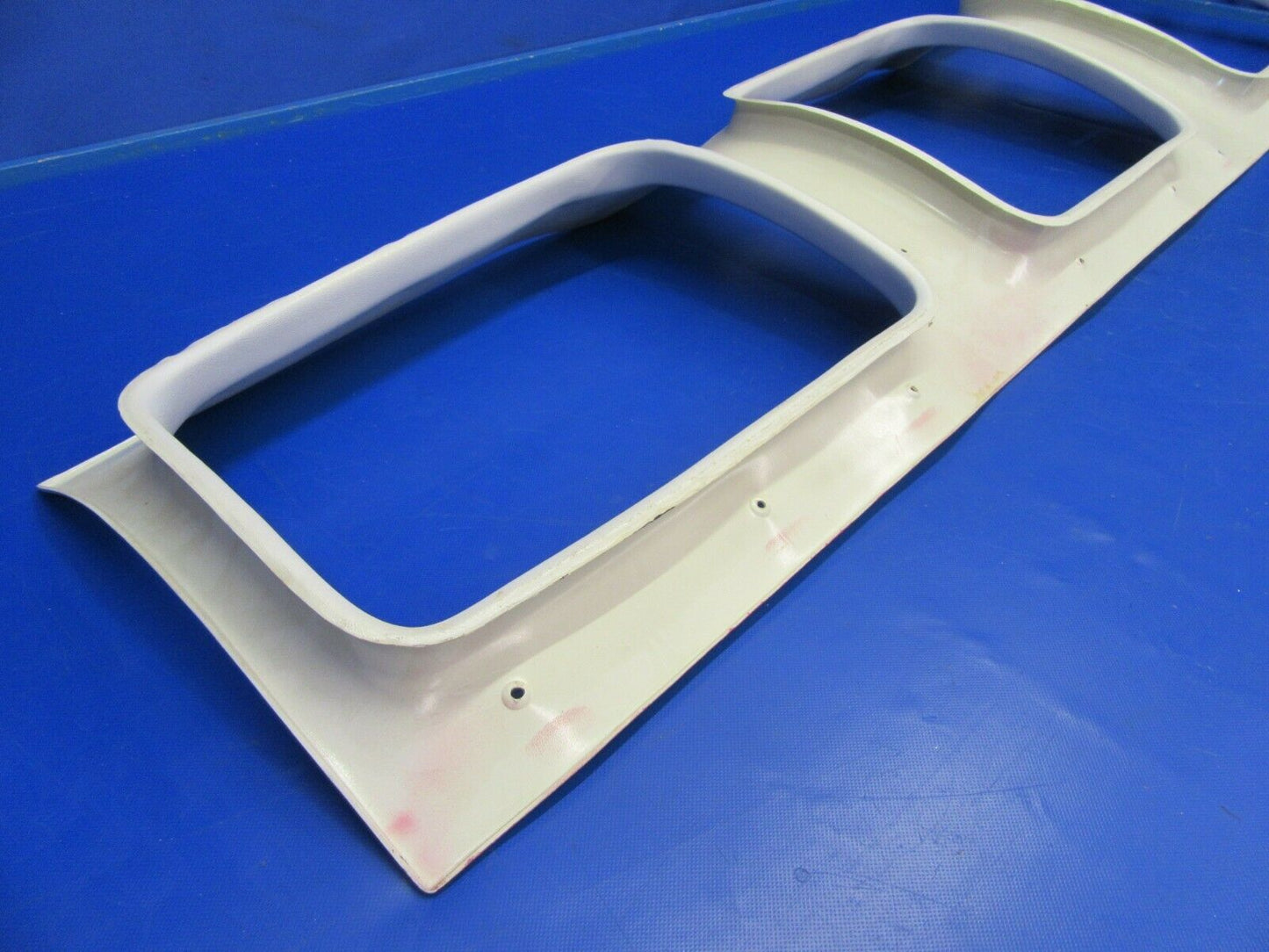 Beech Baron 58P RH Window Molding Assembly P/N 102-530015-19 (0420-213)