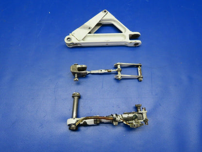 Piper PA-32R-300 Lance Truss & Link Assy Main Gear LH P/N 67025-05 (0121-303)