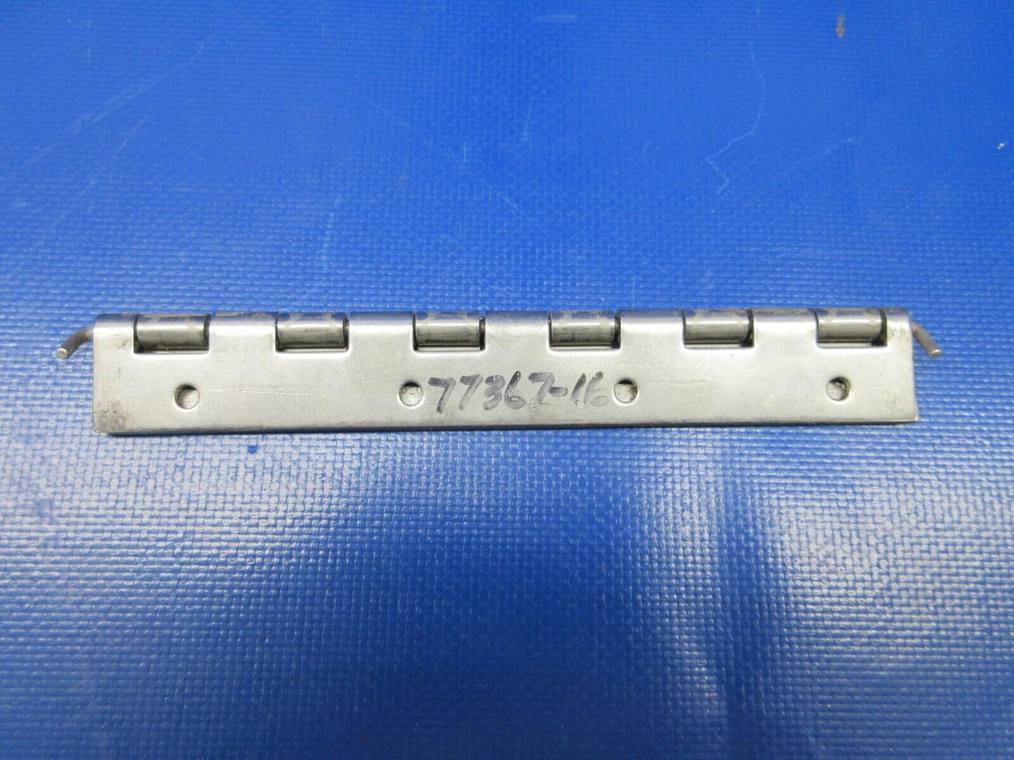 NOS Piper Aileron Hinge P/N 773667-16 (1223-670)
