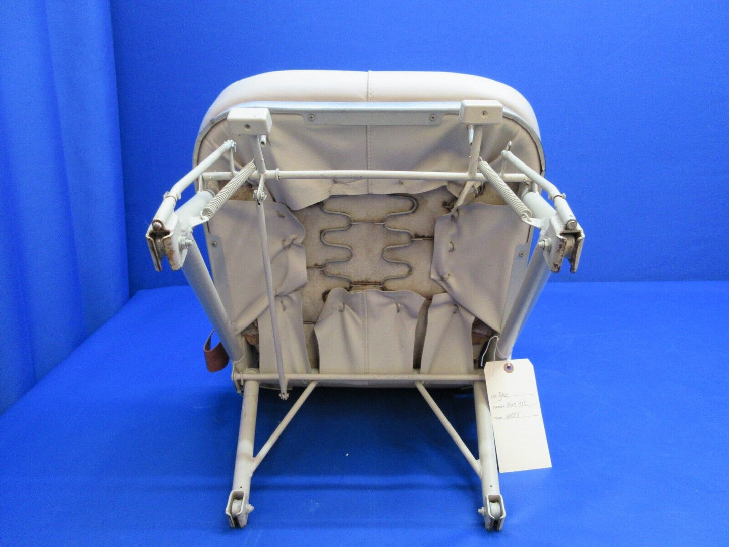 Cessna 401 Passenger FWD Facing AFT Seat Assy RH P/N 5014000-18 (0523-485)