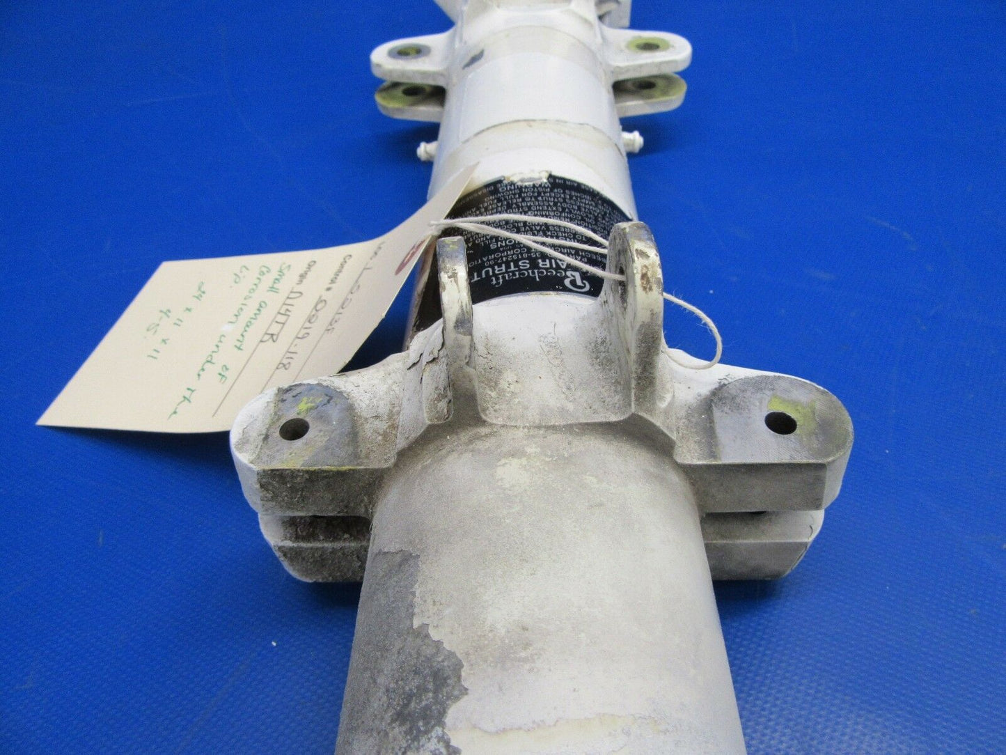 Beech 95-B55 Main Gear Cylinder RH P/N 35-815247-90 (0219-118)