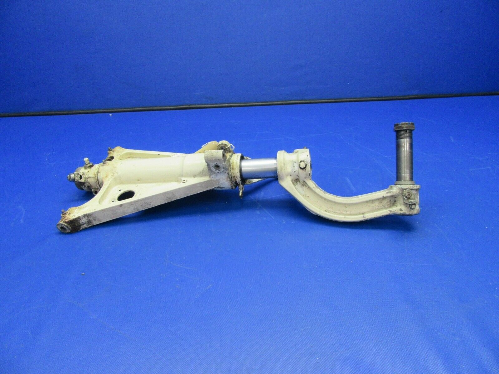 Beech 95-B55 Baron Nose Gear Assembly P/N 36-820020-3 (0721-355)