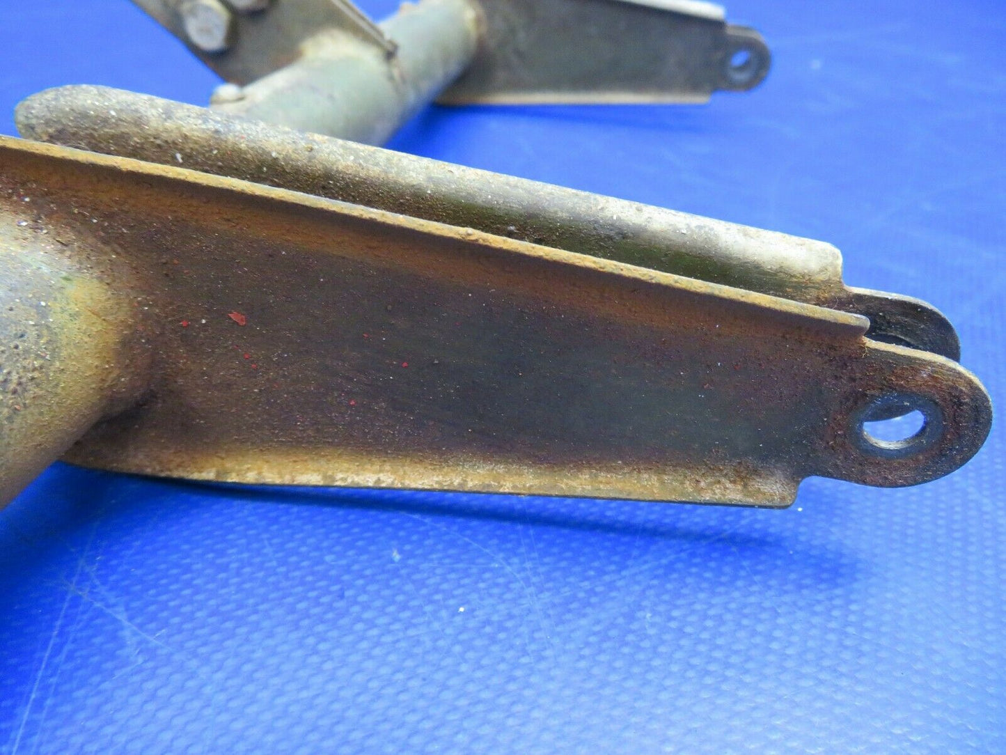 Cessna 310P Torque Tube Assy Uplock Nose P/N 0813300-122 (0620-683)