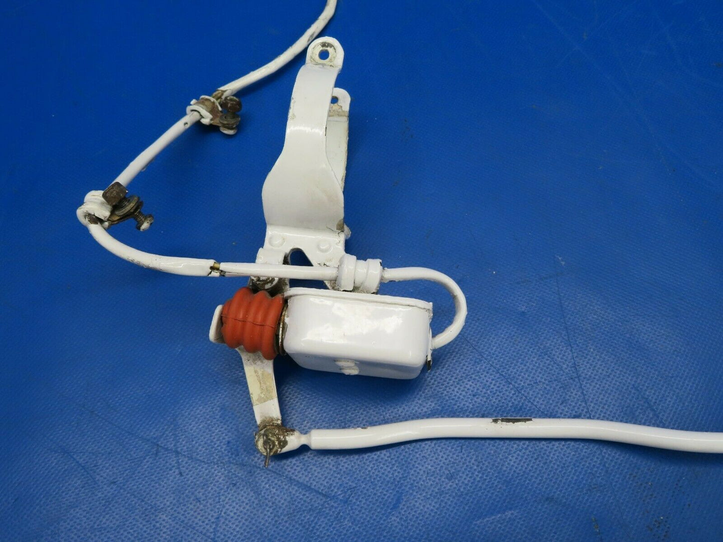 Beech Baron E-55 Main Gear Clamp, Safety Switch P/N 95-361015-601 (0120-439)