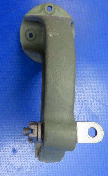 Cessna 310 Hinge Assy Middle Main Nose Gear Door P/N 0843538-1 (0520-399)