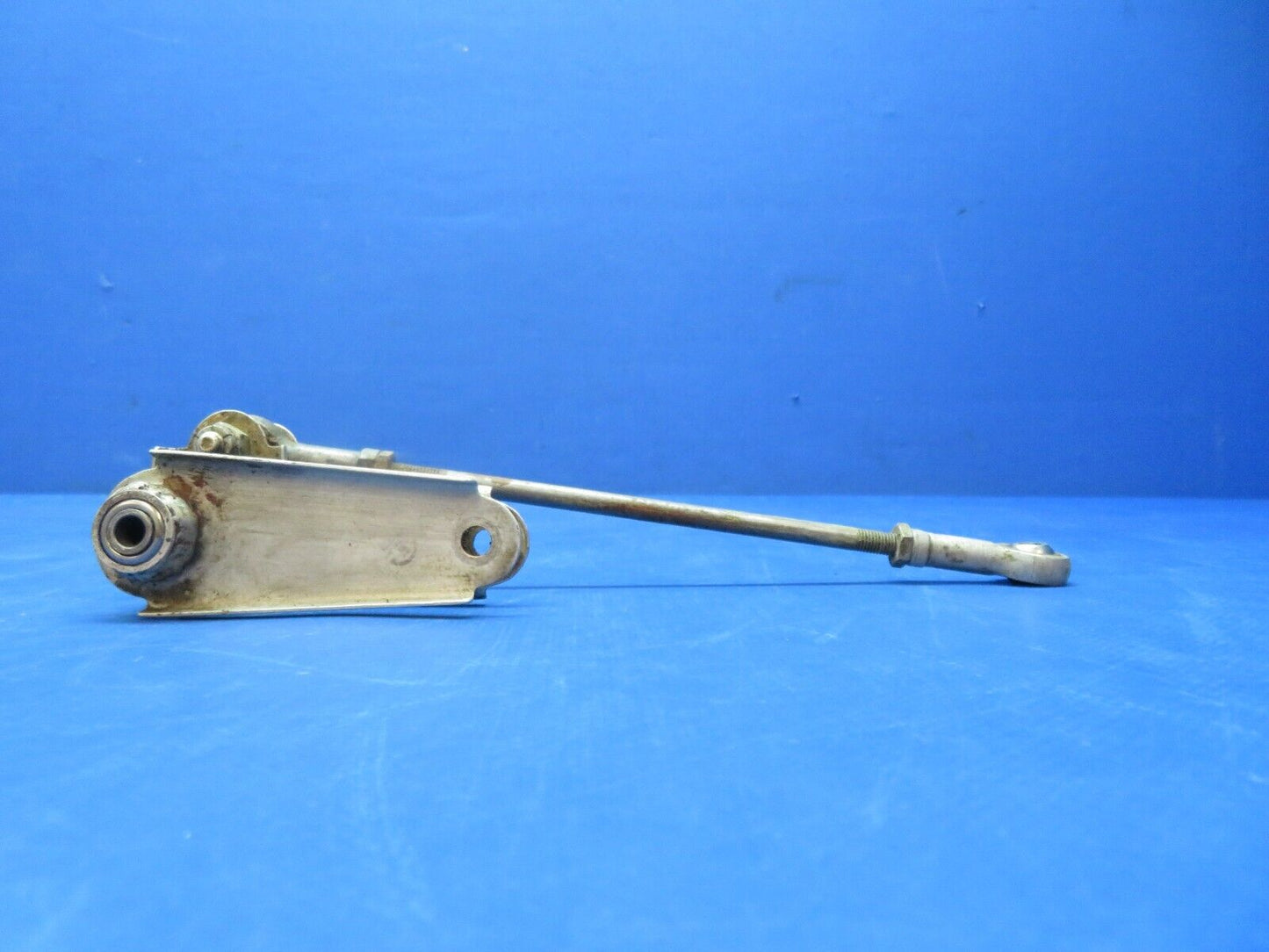 Early Cessna 310 / 310B OTBD Bellcrank RH OTBD Flap P/N 0862100-16 (1223-148)