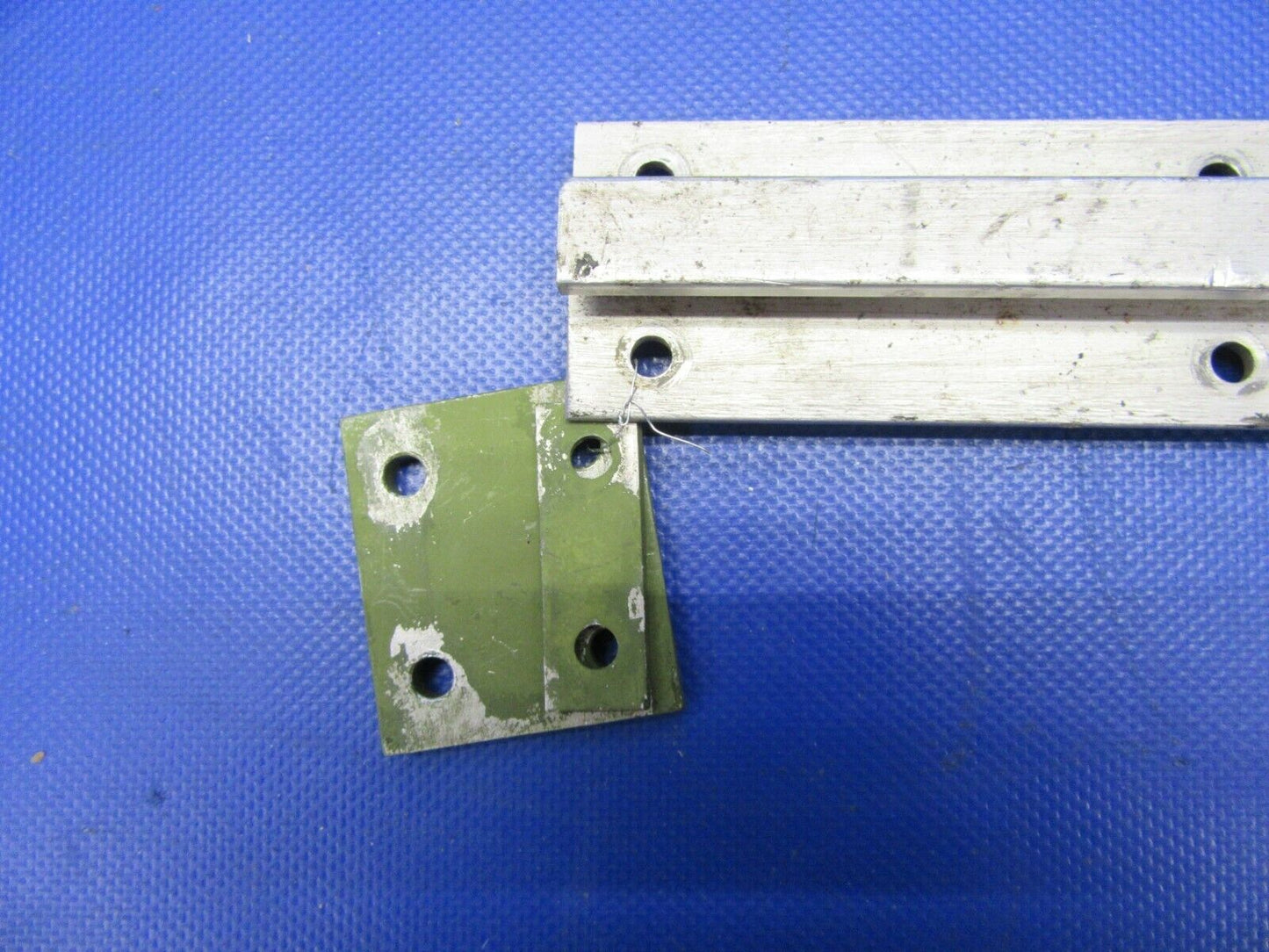 Beech Baron 95-B55 Seat Track Middle Row INBD / OTBD P/N 002-430021-39 (1121-369