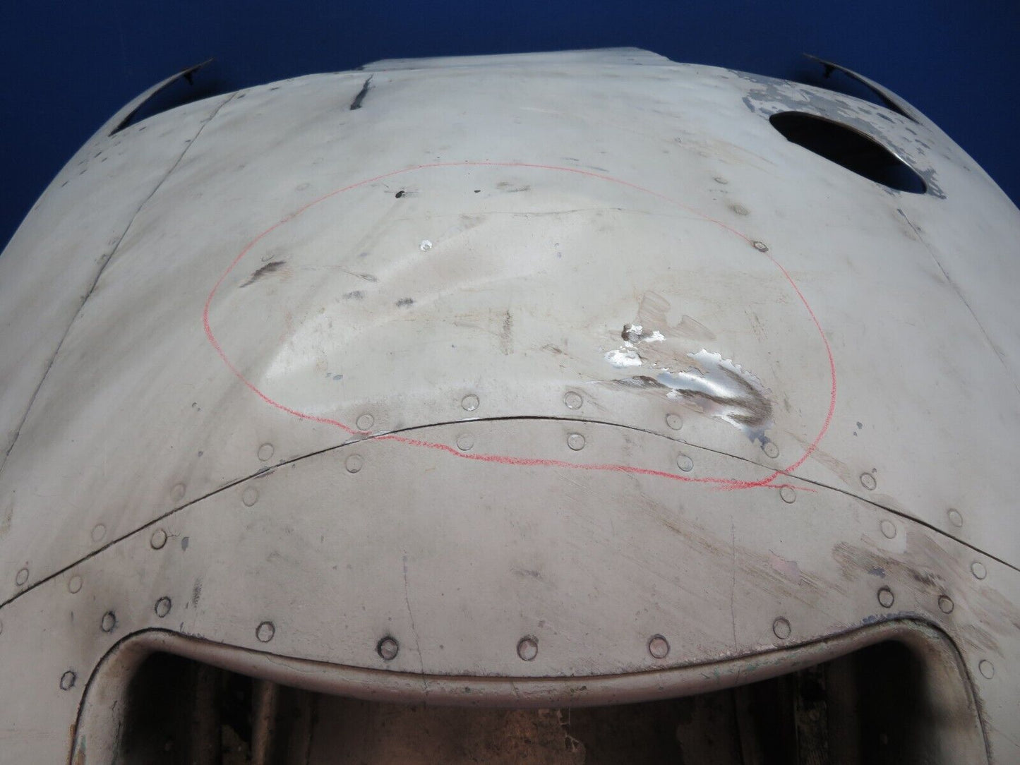 Damaged Cessna 182D / 182 LWR Cowl Assy P/N 0752031-28 (0923-581)