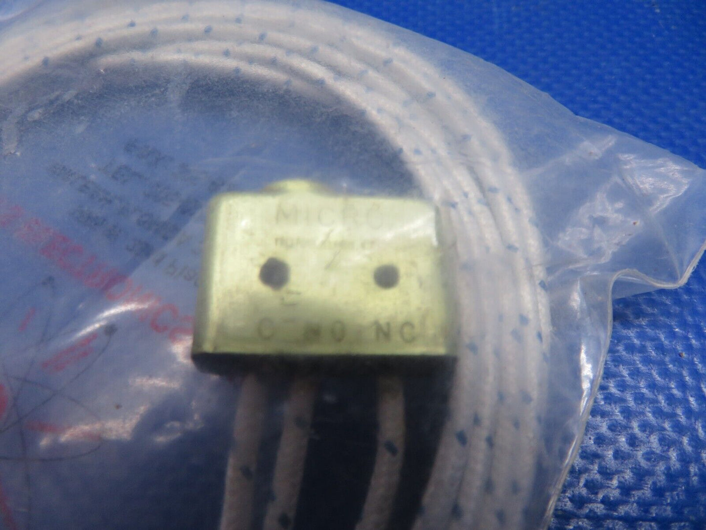 HS Electronics / Honeywell Microswitch P/N 2SE1-3 NOS (0224-199)
