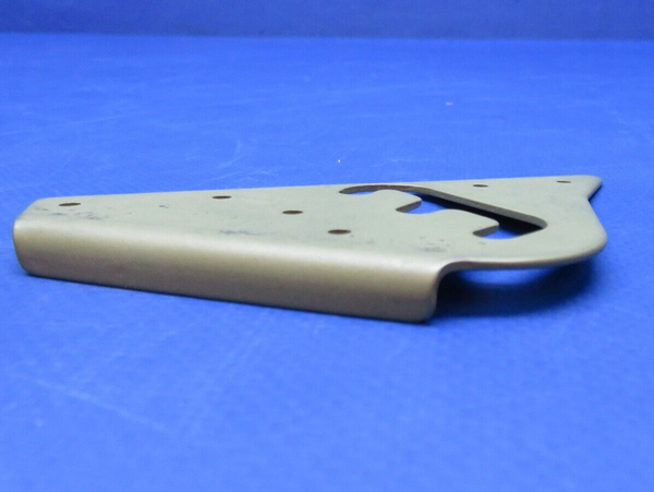 Cessna LH & RH Bracket P/N 0812200-33 NOS (0523-151)