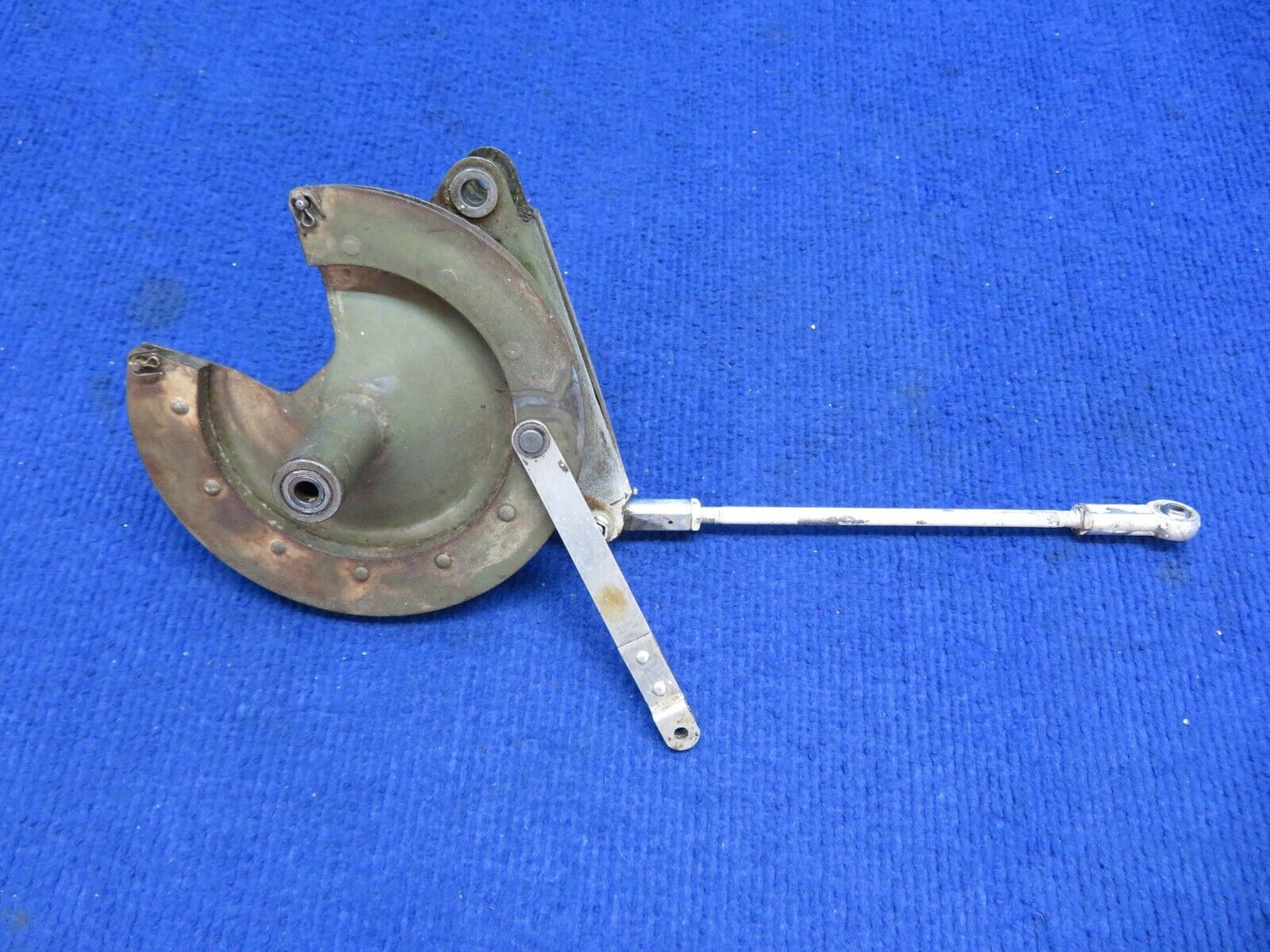 Cessna 172 Flap Drive Pulley Bellcrank Assy RH w/ Rod P/N 0760612-1 (0822-740)