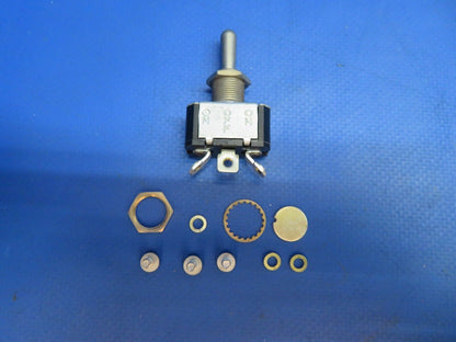 Cutler Hammer Toggle Switch P/N M535058-21 LOT OF 4 NOS (1222-930)