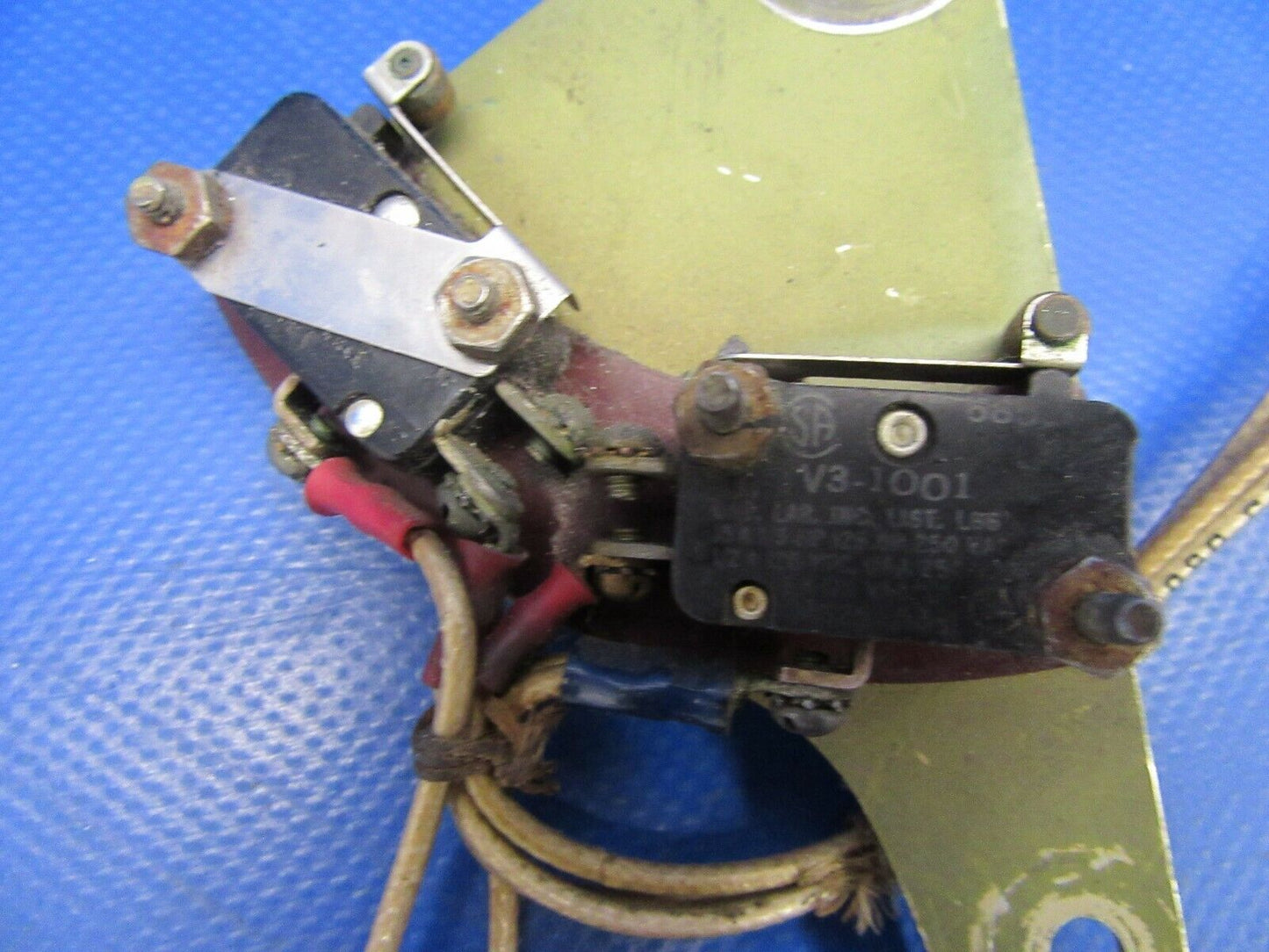 Cessna 310 / T310 Flap Arm & Lever Assembly 0861526-11, 0861526-14 (0619-181)