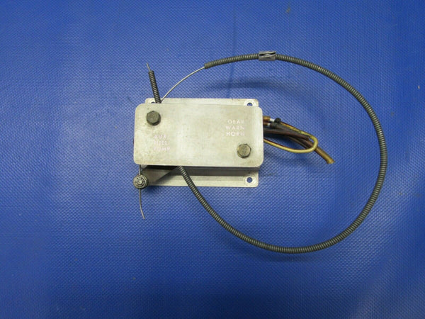 Cessna T210N Gear Warning & Fuel Pump Switch P/N 1270727-1 (0321-440)