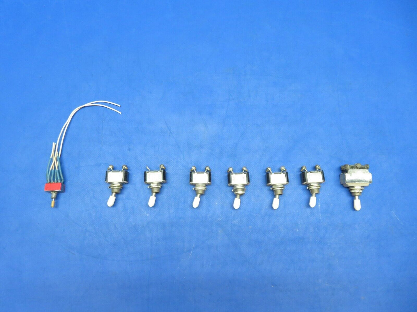 Cessna 310 / 310Q Cutler Hammer Toggle Switch P/N AN3021-2 LOT OF 8 (0923-318)