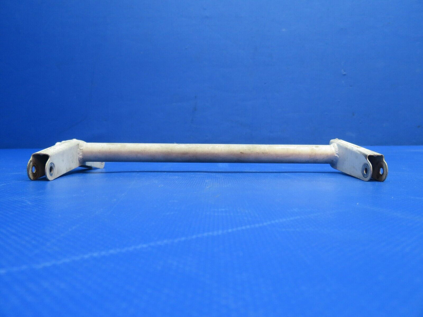 Cessna 210 Torque Tube Assy Nose Gear Door P/N 1217025-1 (0124-1040)