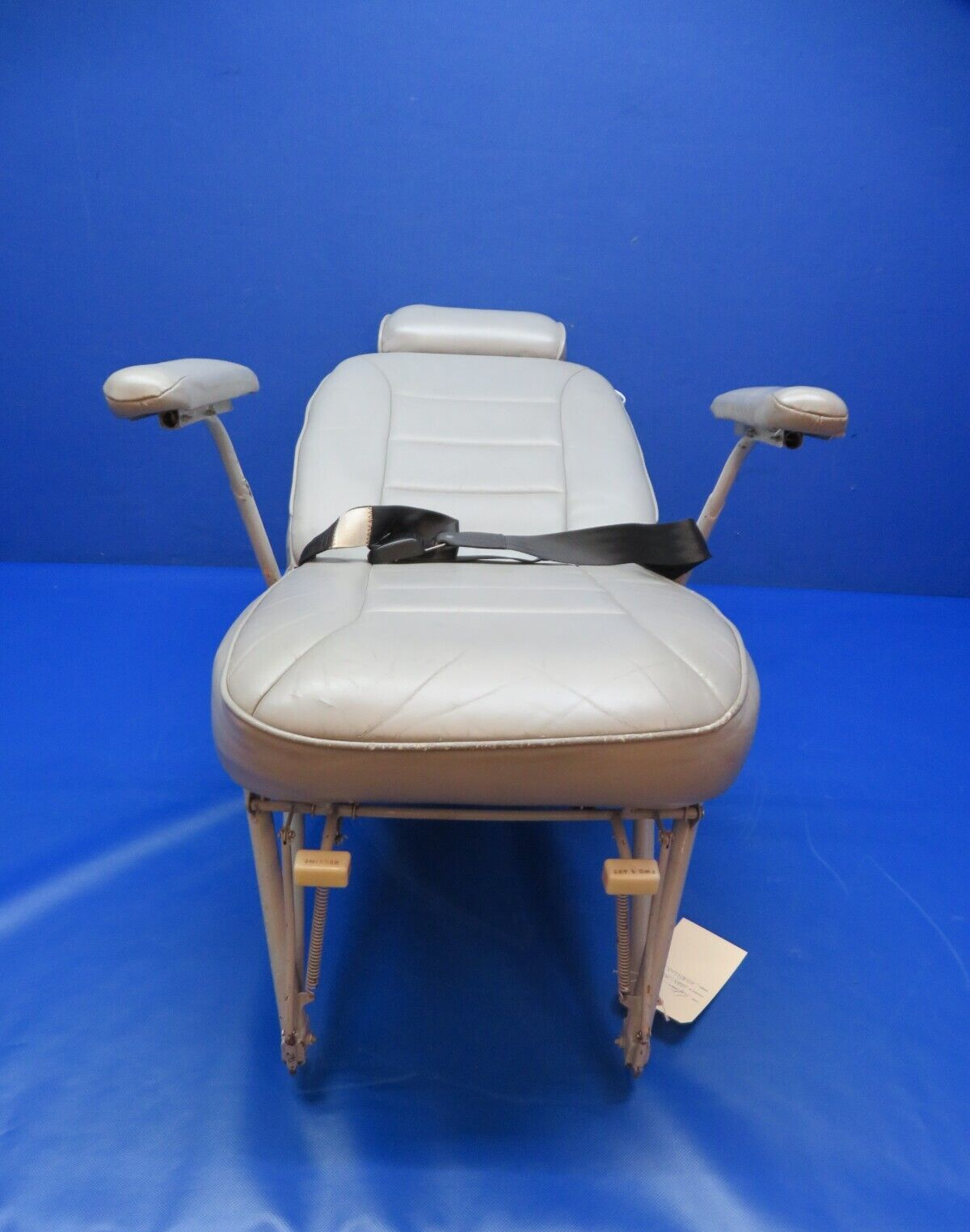 Cessna 401 / 401A FWD Facing Passenger Seat Assy Reclining 5014000-1 (1223-361)