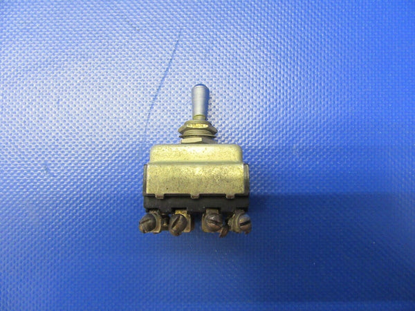 Beech Baron 95-B55 Toggle Switch P/N 35-380053-9 (1121-346)