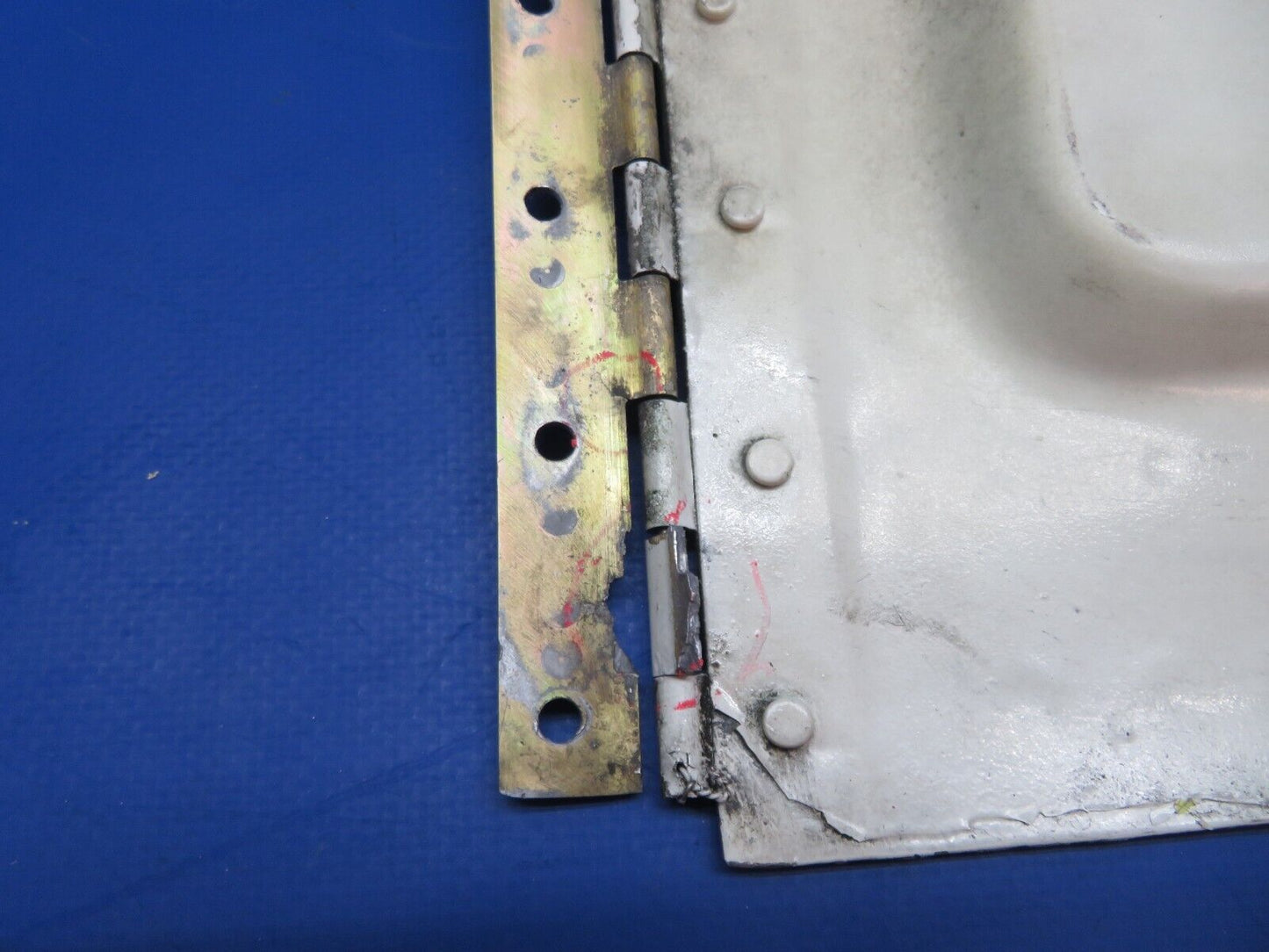 Cessna 310 / 310Q LH Main Gear Strut Door Assy OTBD P/N 0826002-206 (0923-351)