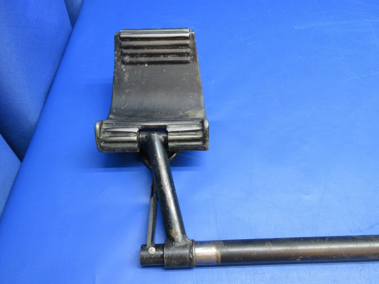 Cessna 310 / 310Q RH Rudder Pedal Torque Tube w/ Pedal P/N 0813018-16 (0823-732)