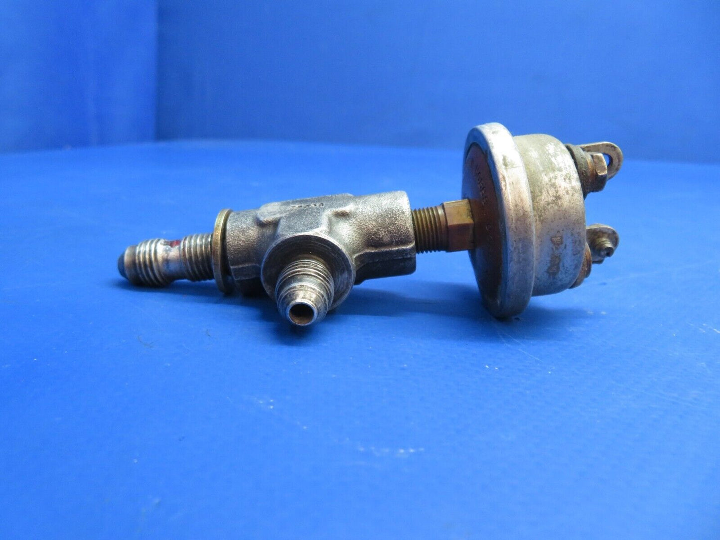 Piper PA-28R-200 Bulkhead Tee w/ Hobbs Pressure Switch P/N 79038-00 (1022-813)