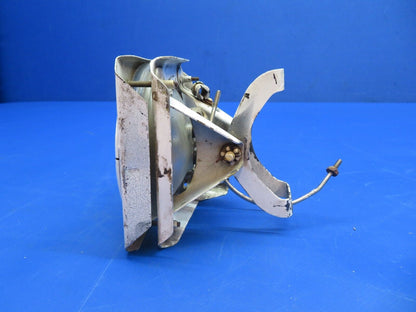 Piper PA-23 Aztec Landing Light w/ Mounting Bracket P/N 30495-000 (0922-800)