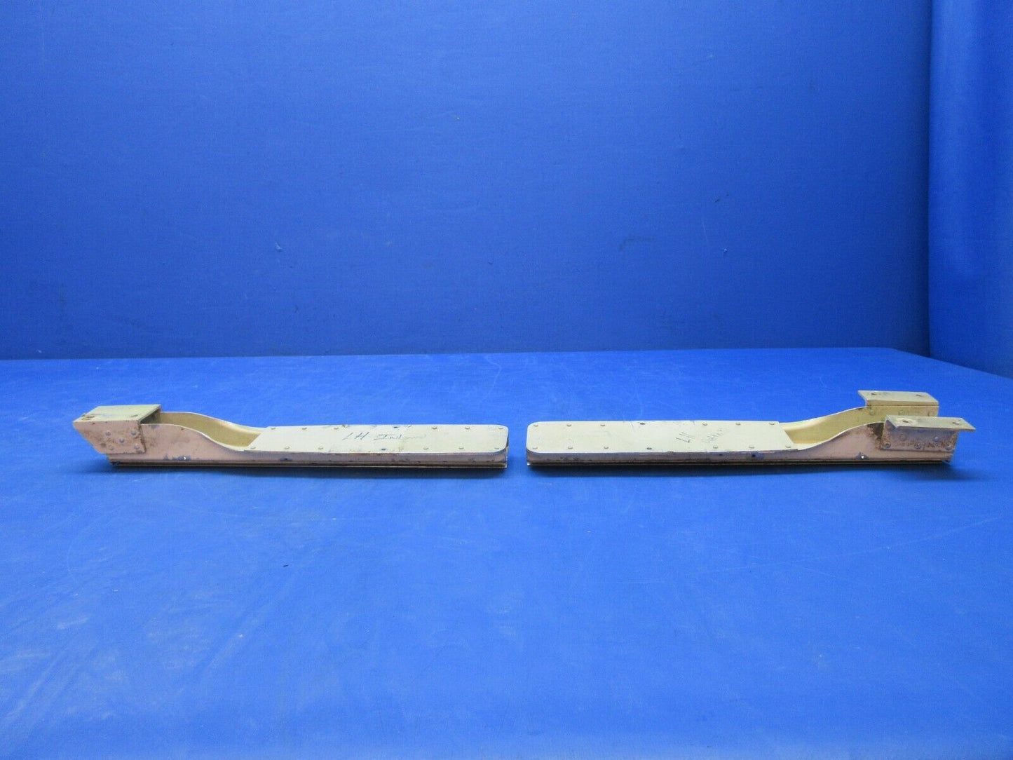 Cessna 310 / 310I LH Seat Track Assy INBD And OTBD P/N 0812987-9 (1023-704)