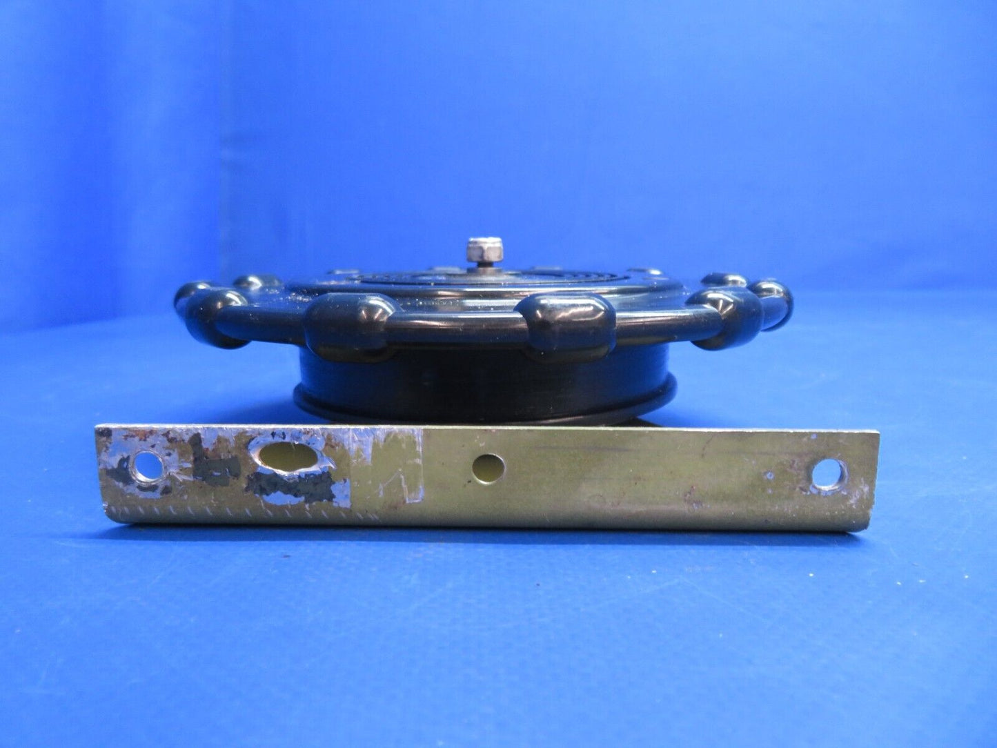 Piper PA-34-200T Seneca II Wheel Assy Stabilator Trim P/N 68414-03 (0223-904)