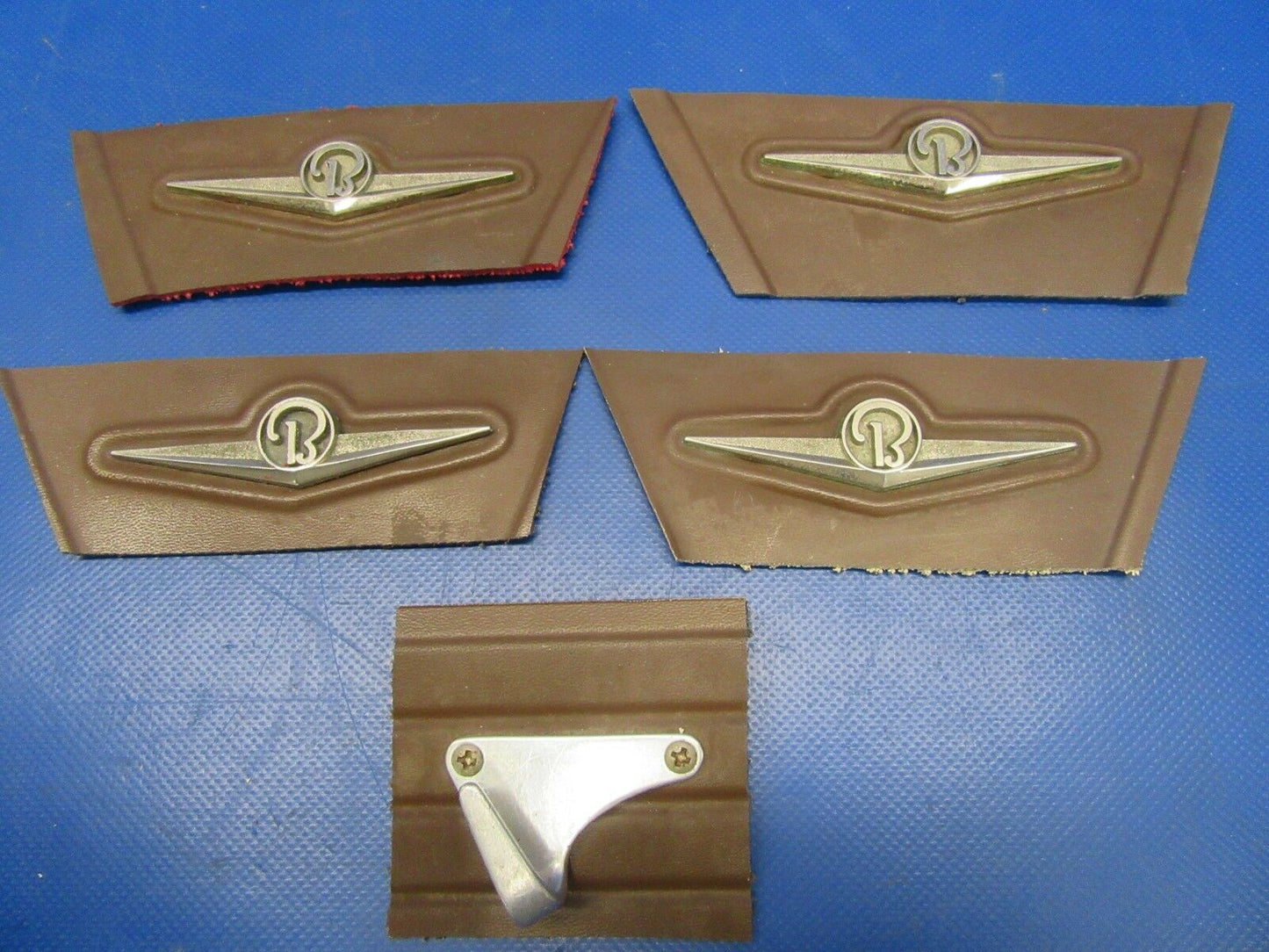 1961 Beech Interior Side Emblems & Pilot Mic Holder Lot of 5 (0219-13)