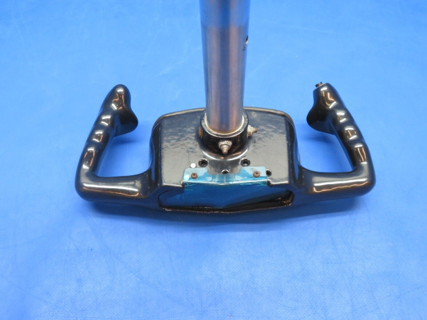 Cessna 310 / 310Q LH Pilot Control Wheel / Yoke Assy P/N 5261001-6 (0823-650)
