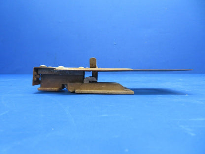 Cessna 150 / 150L RH Cabin Door Latch Assy P/N 0413387-4 FOR PARTS (0823-726)