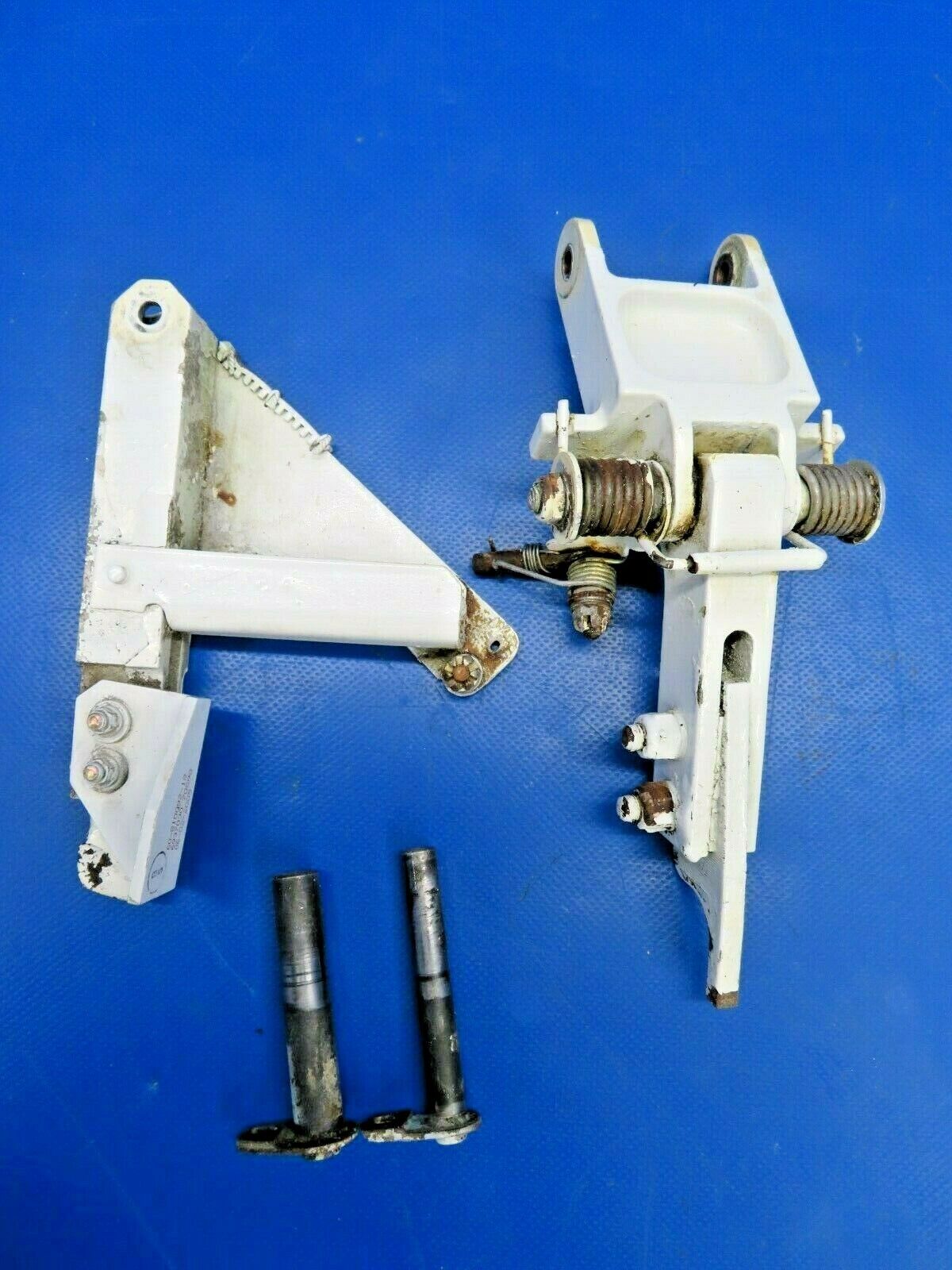 Beech Baron E-55 Up / Down Lock Main Gear RH 60-810092-20, 60-810083-2 (0120-80)
