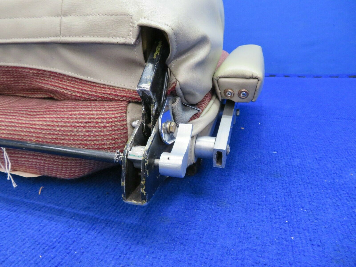 Beech 58 Baron Pilot Seat Assy w/ Armrest P/N 58-530108-1 (0322-782)