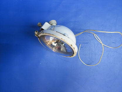 Cessna 411 Taxi Light Assy P/N 0842215-8 (1023-1009)