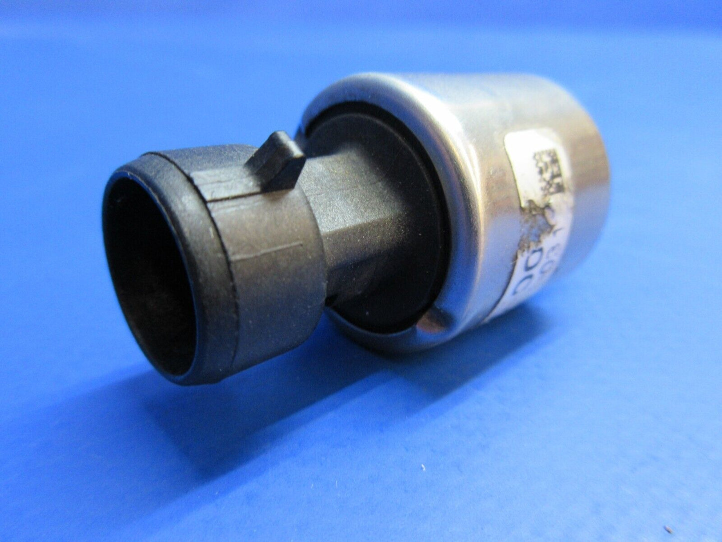 Cirrus SR-22 Oil Pressure Transducer P/N 12635-00 (1023-776)