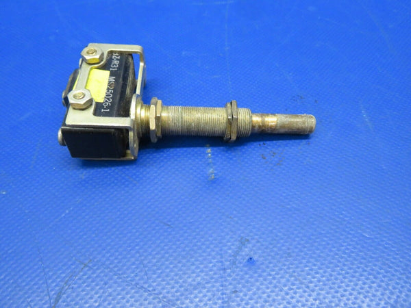 Beech Baron 58P Lockpin & Switch Assy Door Ajar P/N 102-430275-1 (0420-133)